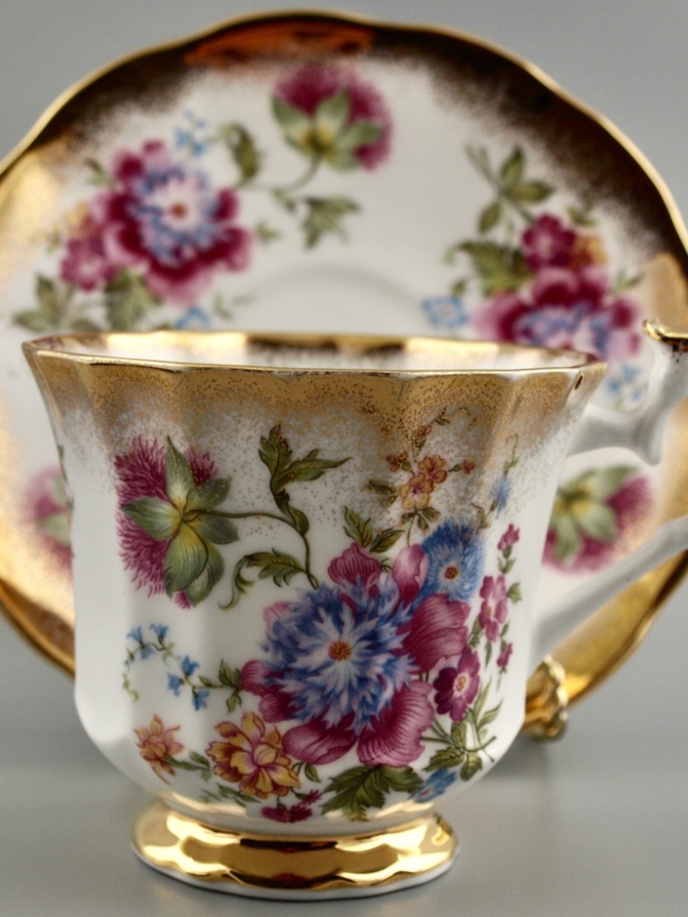Elizabethan Bone China Floral Cup & Saucer Set Gold Trim England Pattern 3465